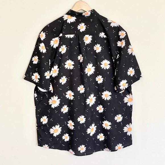 NEW Wesc Oden Daisy AOP All Over Button Down Camp Shirt Men’s size XL - Picture 8 of 10
